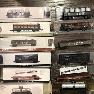 Set of six Southern Pacific train cars